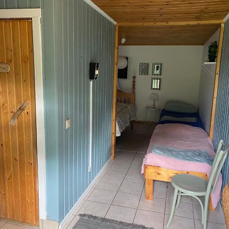 Gaeststuga I Loefsaeng Hajstorp Töreboda Exterior foto