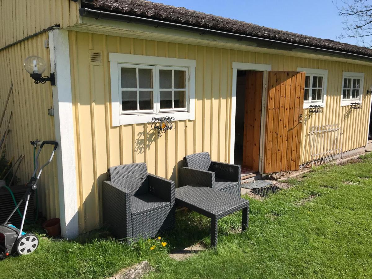 Gaeststuga I Loefsaeng Hajstorp Töreboda Exterior foto