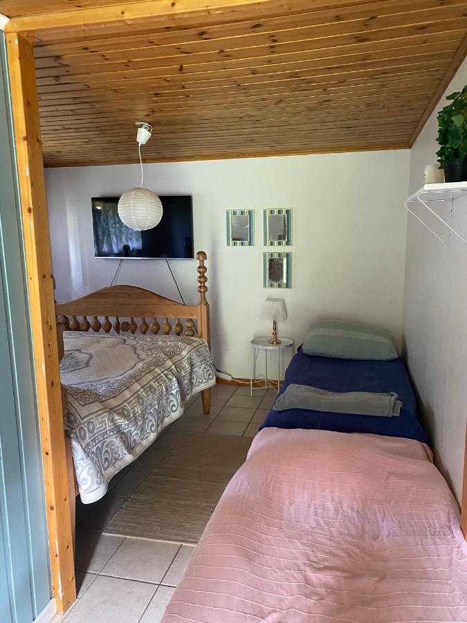 Gaeststuga I Loefsaeng Hajstorp Töreboda Exterior foto